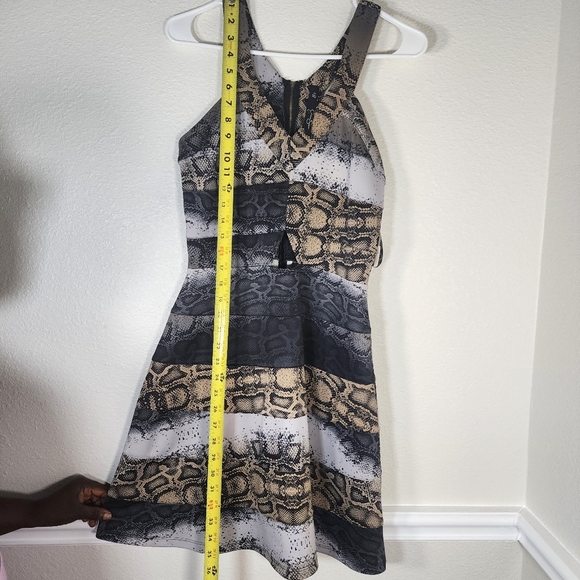 Jessica Simpson Mixed Reptilian Scuba Print Mini US Size M - Picture 8 of 11